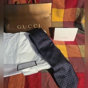 GUCCI 100% Silk Elegant Blue Patterned Tie Gift Bag Tag Paper